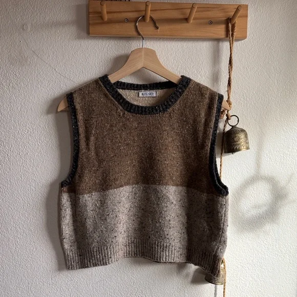 Studio Kelsey Neutral Colorblock Vest - Picture 1 of 5